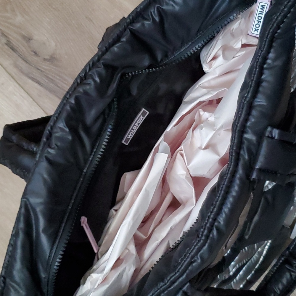 NWT Wildfox Black and Silver Lips Tote Bag - Picture 6 of 7